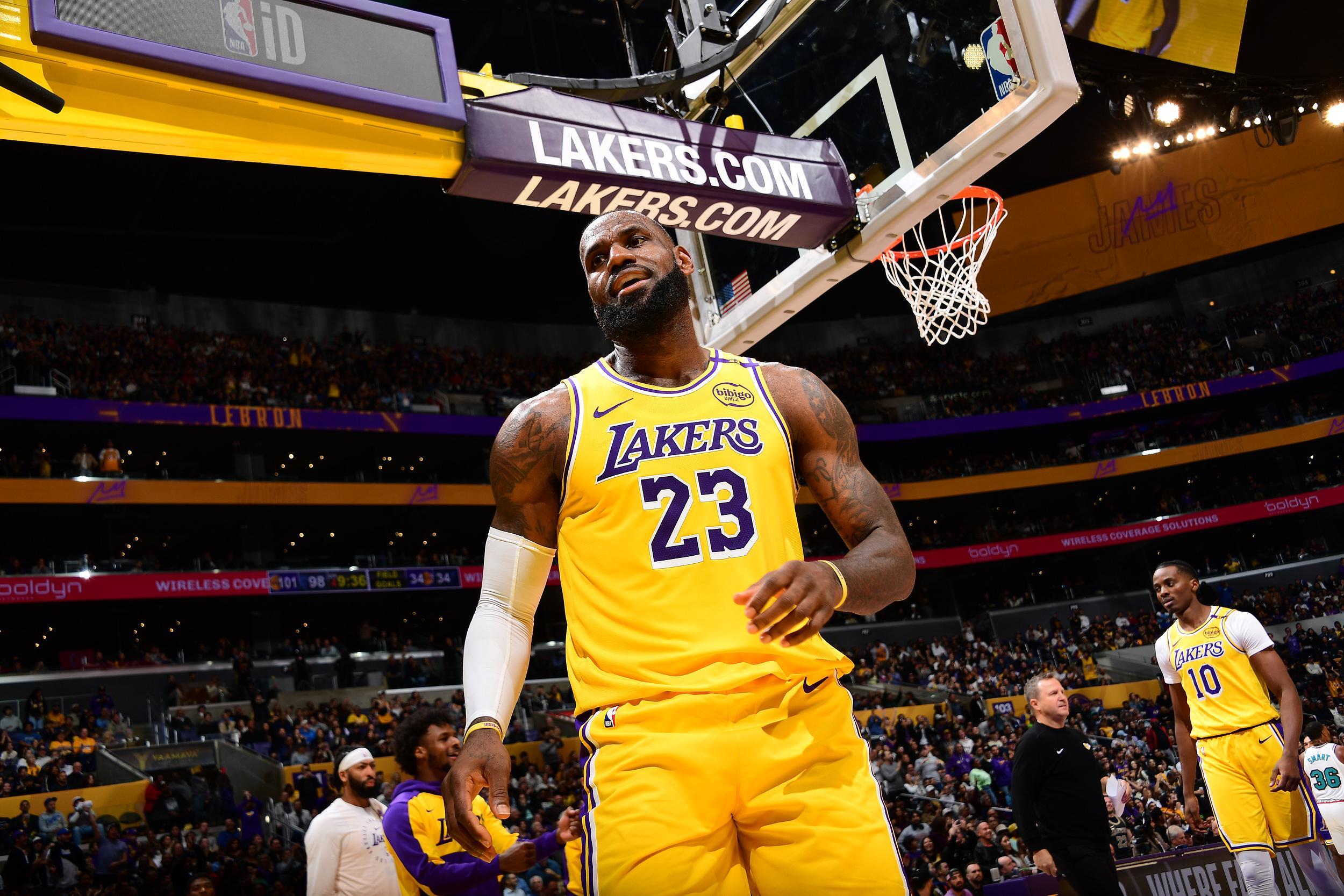 詹姆斯晒高尔夫装备版Labubu玩偶：请叫我LeBronBron Scheffler