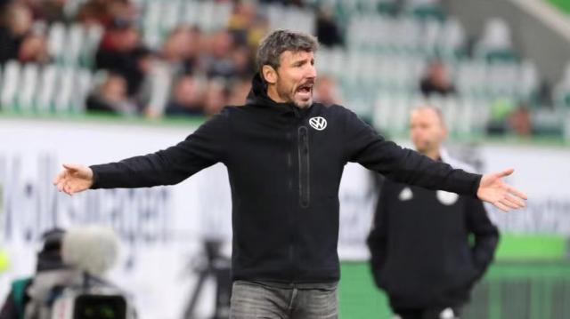 中国娱乐-43天从榜首到下课，范博梅尔在狼堡是怎样搞砸的？